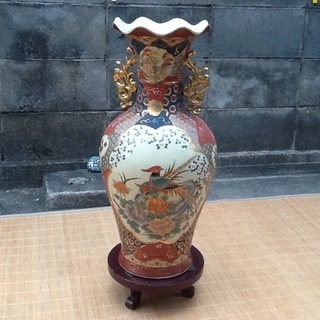 【珍品三千円】中国で買ってきた大きな壺、花瓶と木製の台　素敵に飾ってください　配達も可の画像