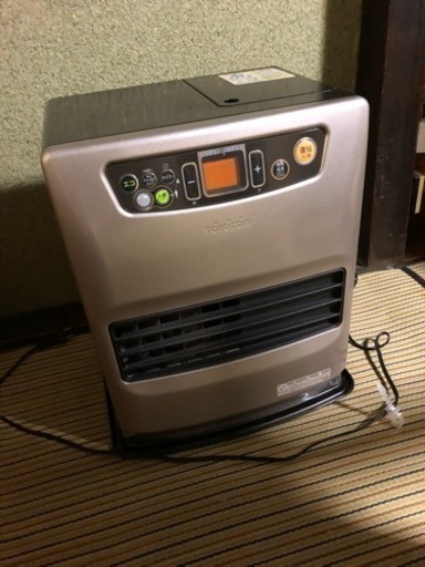 割と新しいです  石油ファンヒーター