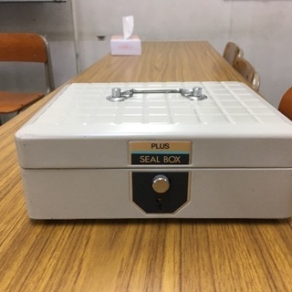 小型金庫お売りします 100円です