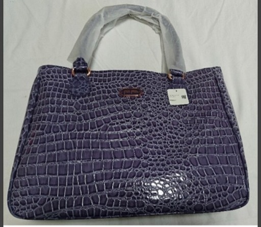 フォリフォリ。新品。バック。紫