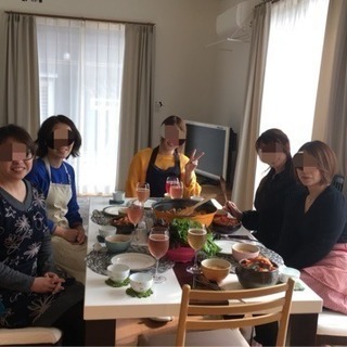 自宅で韓国料理チーズタッカルビ、ホットック、キムチの画像