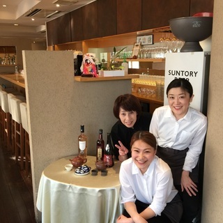 リゾートホテルのような明るくモダンな店内♪♪スタッフ同士チームワークの良い雰囲気♪中国料理レストランの画像