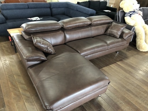 また入荷しました！20万円の革製カウチソファーを69800円！新品未使用品！山田店長が欲しい位です！