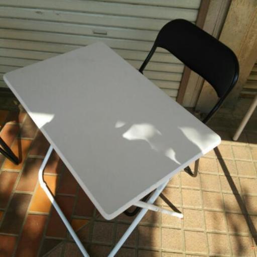 1セット、折りたたみ テーブルとパイプイスです。