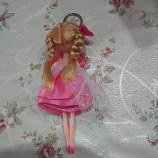 キーホルダー付き人形未使用品✨ピンクドレス👧の画像