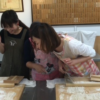 京都の街中で、手打ちそばが学べます！　お試しのそば打ち体験も歓迎！！　京の本格手打ちそば処　有喜屋が運営　安心の手打ちそば教室！　天皇陛下より「黄綬褒章」を拝受した塾長直伝！！！の画像