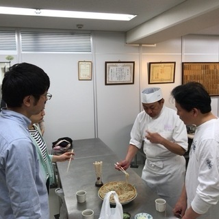 京都の街中で、手打ちそばが学べます！　お試しのそば打ち体験も歓迎！！　京の本格手打ちそば処　有喜屋が運営　安心の手打ちそば教室！　天皇陛下より「黄綬褒章」を拝受した塾長直伝！！！の画像