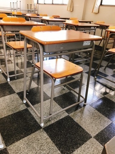 早いもの勝ち！ 学校机椅子セット