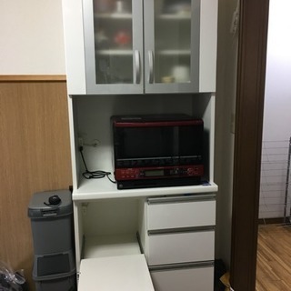 商談中！白い食器棚