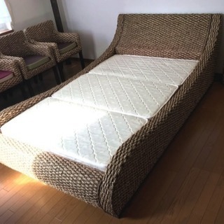 【値下げ】ウォーターヒヤシンス 南国風アジアン ベッド（セミダブル）【ヴィローヴ】アジアン家具 寝具 新品同様3つ折りマットレス付き！