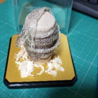 ヘビの脱け殻を使った置物