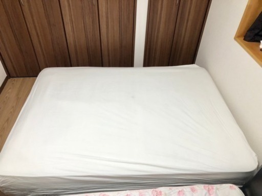 ニトリのダブルサイズベッドマットレスとシーツです。