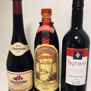ワイン2本、カルアミルク（リキュール）1本です。相当古い物と思い...