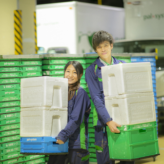 ◆完休土日◆7割以上が未経験スタートのルート配送スタッフ（普通免許でOK）◆残業平均1.5時間◆神奈川4事業所で募集！！の画像