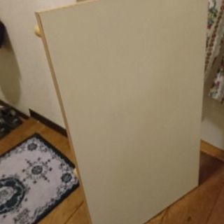 白いテーブル