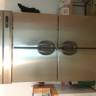 新品同様！「業務用冷蔵庫 タテ型」