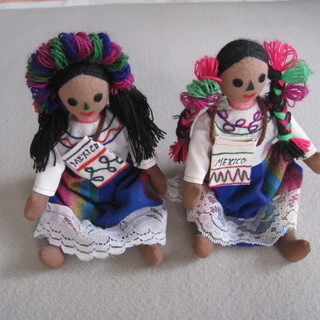 メキシコの少女人形（二人組）の画像