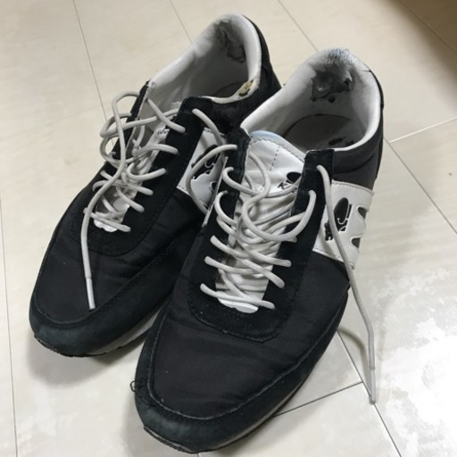 KARHU 黒スニーカー