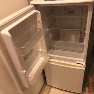 ただで譲る。冷蔵庫2ドア137L シャープ 美品