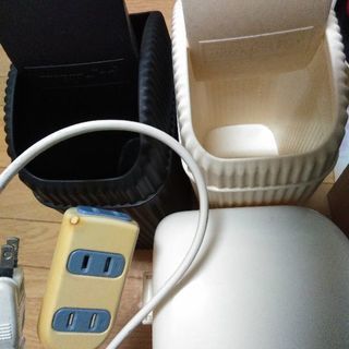 生活用品セット（ゴミ箱/食器/鍋等）【受け取り3/18まで】の画像