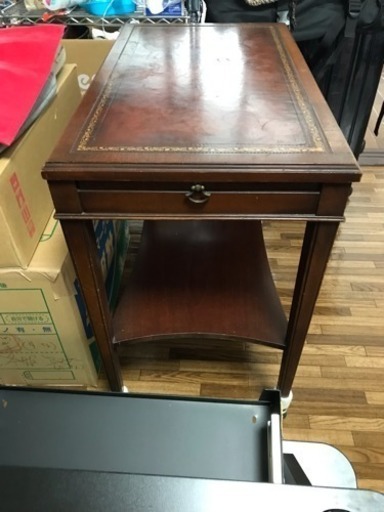 【中古】お洒落な革張りのミニテーブル