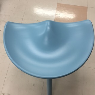 取りに来ていただける方限定！Royal Furniture Collection(ロイヤルファニチャーコレクション)の1人掛けスツールのご紹介です！の画像