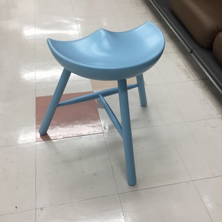 取りに来ていただける方限定！Royal Furniture Collection(ロイヤルファニチャーコレクション)の1人掛けスツールのご紹介です！の画像