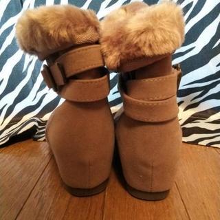 新品·試着のみ　ブラウン　茶色　ベルト&ファー付きブーツ　サイズM👢の画像