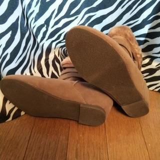 新品·試着のみ　ブラウン　茶色　ベルト&ファー付きブーツ　サイズM👢の画像