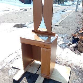 鈴木木工家具　照明付き鏡台　化粧台　ミラー　コンセント付き　花型ランプ　の画像