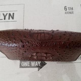 クロコダイル　一枚革　繋ぎ目無し　長財布　の画像