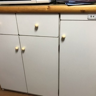 電子レンジ台／台所収納棚 無料