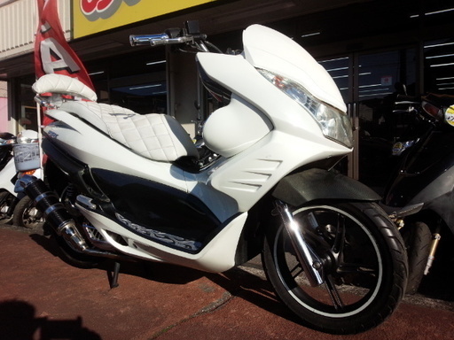 NO.2553　ＰＣＸ１２５　４サイクル  ＦＩ車　ホワイト　スピーカー　マフラー　エアロカウル　フルカスタム　☆彡