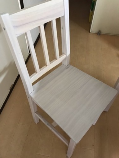 ダイニングテーブルとイス4個セット