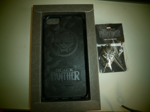 iPhone6,iPhone7のカバー、BLACK PANTHER ストラップ付