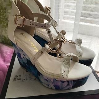 決まりました☆ウェッジサンダル☆4Ｌ