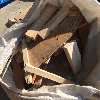 新築端材　化粧板　胴縁　窓枠　DIY 　犬小屋　薪ストーブ　薪に...