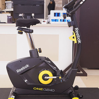 Reebok/リーボック GB40 エアロバイク エクササイズバイク RVON-10101BK キャスター付 電源不要 マット＆サドルカバー付