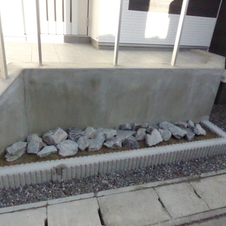 ロックガーデン　石　庭石　ゴロタ石