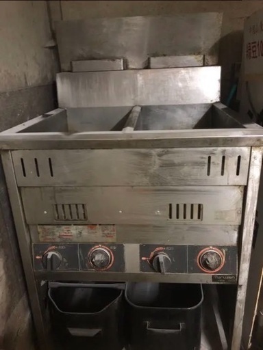 フライヤー