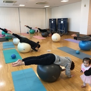 子連れバランスボール☆マカロン 和光市 バランスボールピラティスエクササイズ - スポーツ