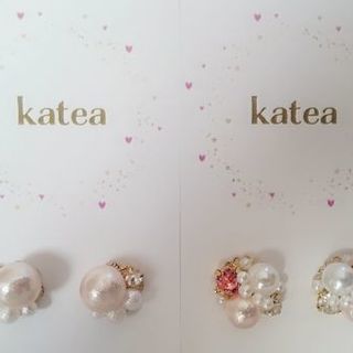 ビジューピアスorイヤリング
