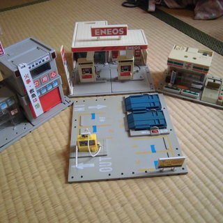 トミカ　道路　建物　人形　その他いろいろセットの画像