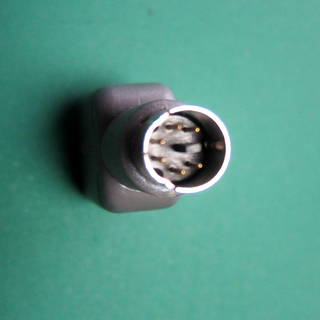 28 大USB⇔6極円形プラグの変換プラグの画像