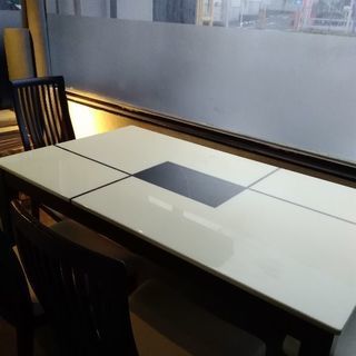 ダイニングテーブルとイス四脚