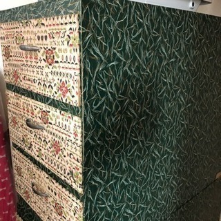 ■取引中■レトロな3段タンスです。の画像