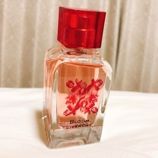 GIVENCHY ジバンシィ BLOOM 香水💕の画像