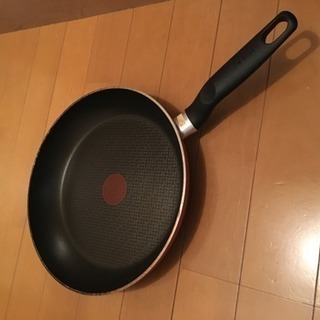 フライパン、鍋、お皿の画像