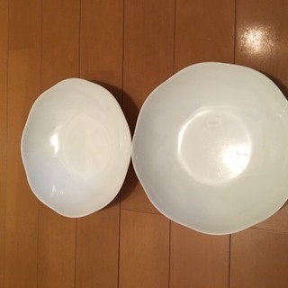フライパン、鍋、お皿の画像