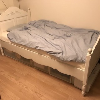 フランス輸入 アンティーク風 シングルベッド(定価14万)